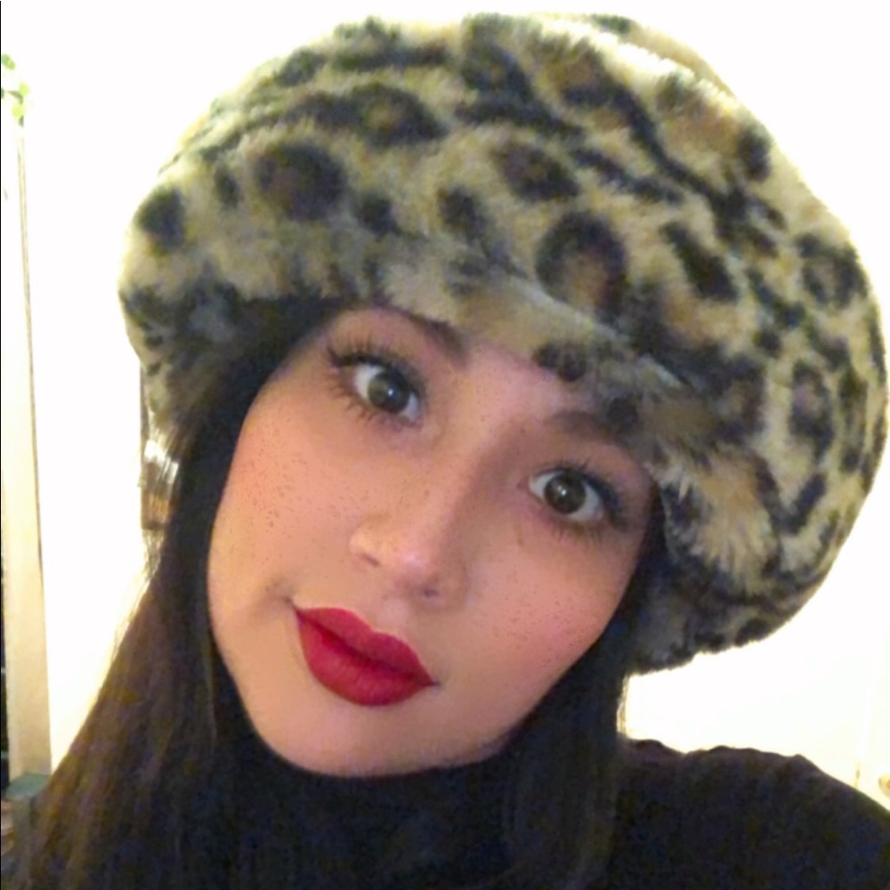 Faux fur leopard hat! Gorgeous!!